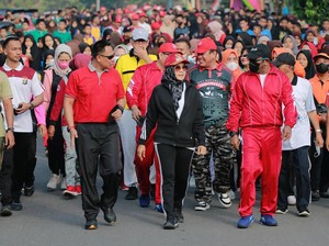 Sambut HUT RI Ke-77, Ribuan Warga Tulang Bawang Ikuti Jalan Sehat