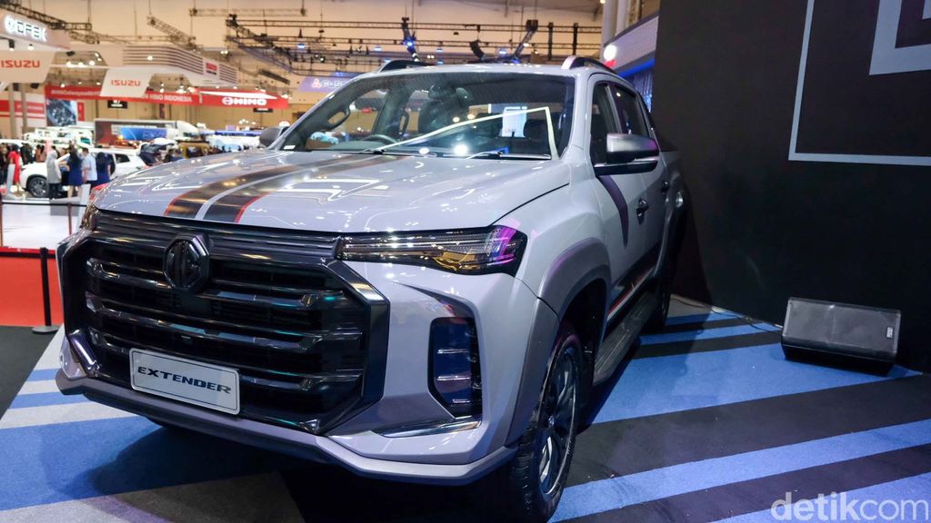 MG Motor Indonesia resmi memperkenalkan MG Extender di GIIAS 2022. MG meluncurkan double cabin yang bisa menjadi saingan Toyota Hilux.