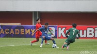 Keasyikan menyerang untuk menyamakan kedudukan membuat pertahanan Myanmar U16 kedodoran, dan harus kebobolan lagi oleh pemain Thailand U16 pada menit ke-83 lewat gol Chanasorn Choklap. Foto: Pius Erlangga/detikJateng