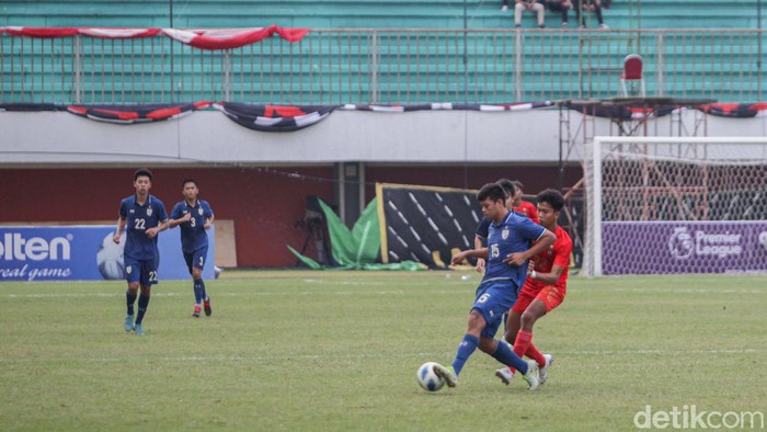 Thailand U16 sukses kalahkan Myanmar U16 3-0 tanpa balas. Semoga gol tercipta pada babak kedua. Gol pertama Thailand U16 diciptakan oleh penyerang mereka Tontawan Puntamunee, setelah sepakannya tidak mampu dihalau kiper Myanmar U16.
