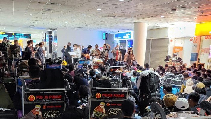 212 PMI Ilegal saat diamankan dari KNIA (Foto: Istimewa)