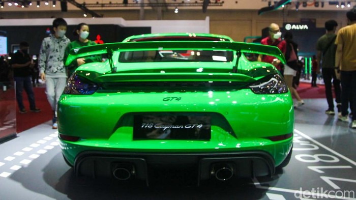Porsche Hadir Lagi di GIIAS, Pamer Mobil Listrik Taycan Turbo Setelah beberapa tahun, Porsche kembali memeriahkan GIIAS. Kali ini, Porsche memamerkan mobil listrik Taycan Turbo.