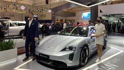 Mobil Ramah Lingkungan nan Ngebut Porsche Mejeng di GIIAS 2022