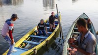 Sepanjang perjalanannya, Para Wisatawan yang biasa menaiki perahu di Pelabuhan Sunda Kelapa hanya ramai di akhir pekan dan tanggal merah.