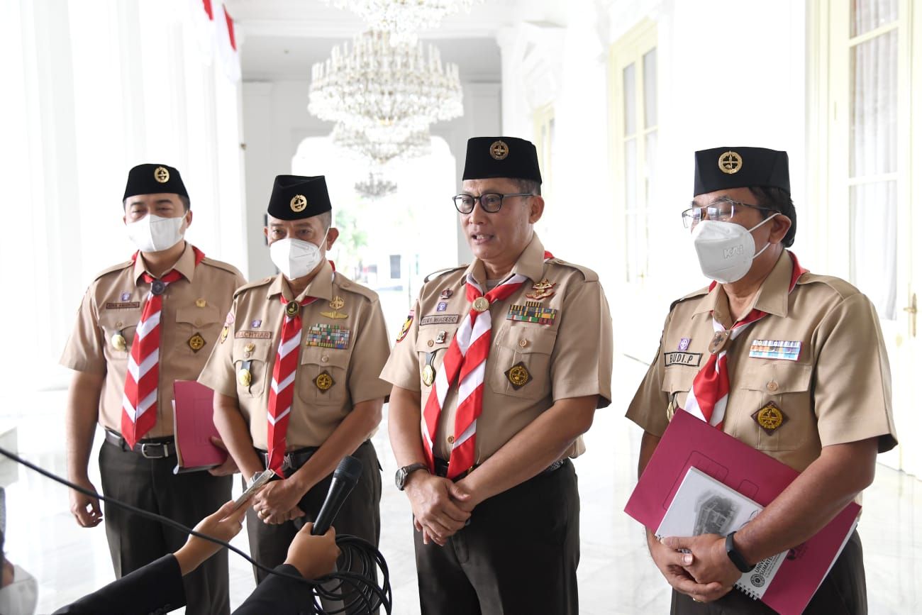 Presiden Joko Widodo menerima kunjungan perwakilan Kwartir Nasional (Kwarnas) Gerakan Pramuka, pada Jumat, 12 Agustus 2022, di Istana Merdeka, Jakarta.  (Foto: Lukas - Biro Pers Sekretariat Presiden)