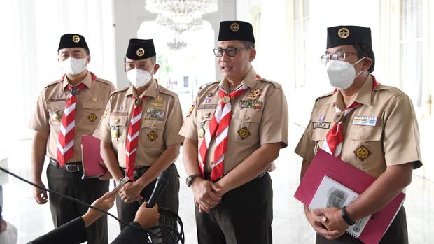 Presiden Joko Widodo menerima kunjungan perwakilan Kwartir Nasional (Kwarnas) Gerakan Pramuka, pada Jumat, 12 Agustus 2022, di Istana Merdeka, Jakarta.  (Foto: Lukas - Biro Pers Sekretariat Presiden)
