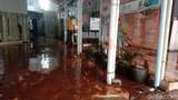 Banjir di Puskesmas Rawa Buntu Tangerang Surut, BPBD Singkirkan Lumpur