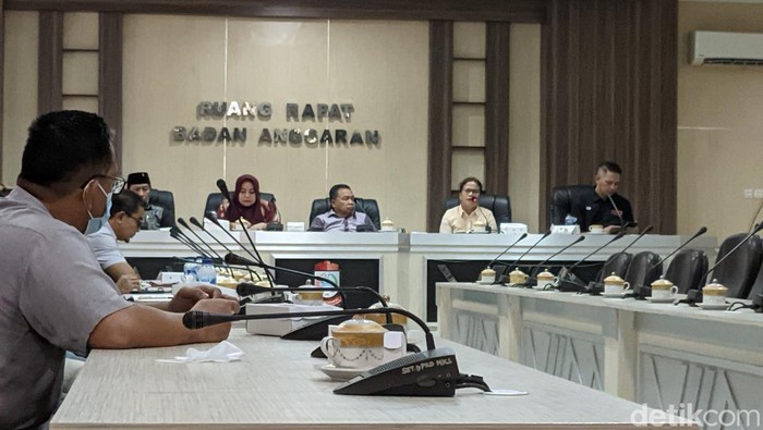 RDP Komisi C DPRD Makassar soal jalur rel kereta api ditunda.