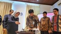 Pimpinan Wilayah BNI W06, Hery Prijanto dan Vice President Consumer Sales Area Jawa Bali, Riny Novitriyanti melakukan penandatanganan Mou Telkomsel dan BNI. Nantinya, Agen 46 dari BNI dapat melakukan penjualan Telkomsel Halo cukup dengan Scan Barcode. kartu akan sampai di rumah.