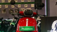 Mengusung tema klasik-modern, Panarea menggunakan lampu bulat dengan sistem pencahayaan seluruhnya sudah menggunakan full LED. Pun lampunya sudah automatic headlight on, alias sistem penyalaan lampu otomatis ketika kontak dinyalakan.