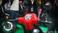 Harga yang ditawarkan lebih miring dari Vespa LX, yakni Rp 24.800.000 (OTR Jakarta), dan Rp 27.900.000 (OTR Bodetabek). 