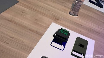 Aksesori Galaxy Z Flip 4. Foto: Agus Tri Haryanto/detikINET