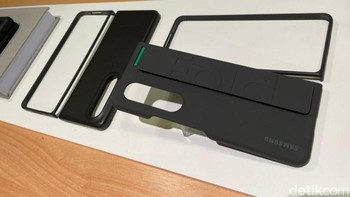 Aneka case untuk Z Fold 4. Foto: Agus Tri Haryanto/detikINET