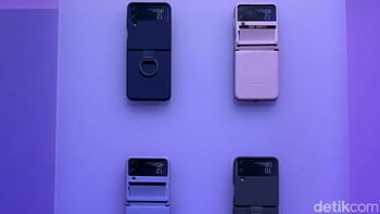 Aneka aksesori Galaxy Z Flip 4. Foto: Agus Tri Haryanto/detikINET