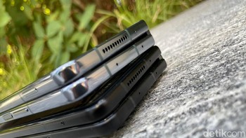 Z Fold 4 punya ketebalan 15,8 mm, sementara Z Fold 3 16~14,4 mm. Foto: Agus Tri Haryanto/detikINET