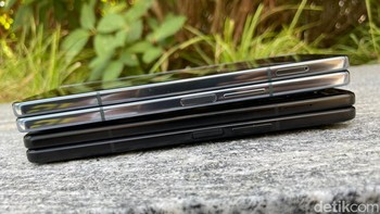 Fold 4 punya berat 263 gram, sedangkan Fold 3 271 gram. /Foto: Agus Tri Haryanto/detikINET