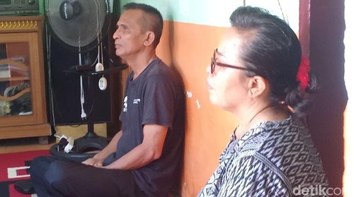 Samuel Hutabarat dan Rosti Simanjuntak , orang tua Brigadir Yoshua (Ferdi/detikSumut)