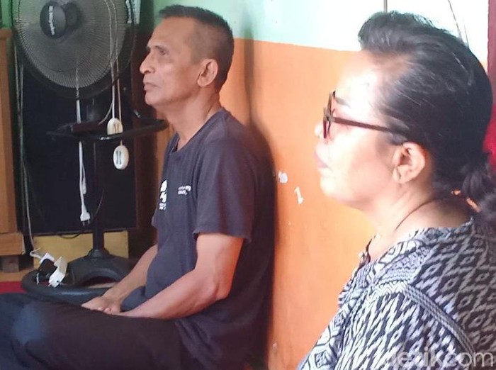 Samuel Hutabarat dan Rosti Simanjuntak , orang tua Brigadir Yoshua (Ferdi/detikSumut)