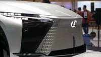 Melalui generasi kelima RX ini, Lexus memperkenalkan desain 3D spindle yang berkembang menjadi ekspresi terbaru bernama spindle body, yang bukan hanya memberikan identitas berbeda, namun dapat meningkatkan performa berkendara bagi para pengemudinya.