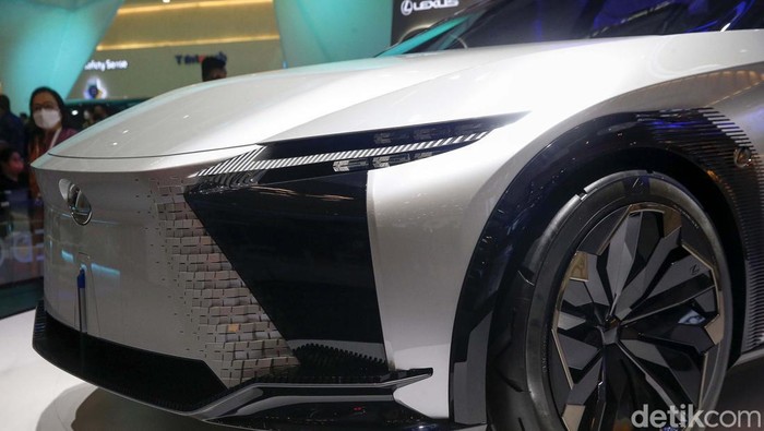 Sangat Menggoda, Lexus RX Pamer Kemewahan di GIIAS 2022 Untuk pertama kalinya di Asia, Lexus RS generasi terbaru meluncur di Indonesia. Sejalan dengan era elektrifikasi, Lexus RX dihadirkan dalam tiga varian.