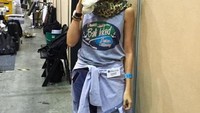 Berada di luar negeri, Seali mengunggah momennya makan sandwich. Ketika itu, ia tampak lahap sekali. Foto: Instagram @sealisyah