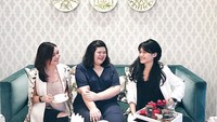 Tak hanya bersama keluarga tercinta, Seali juga kerap mengunggah momen makan bersama sahabat. Ini momen serunya saat ngeteh bareng. Foto: Instagram @sealisyah