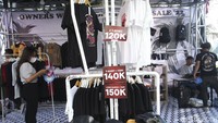 Mereka juga menawarkan diskon guna menarik minat warga.