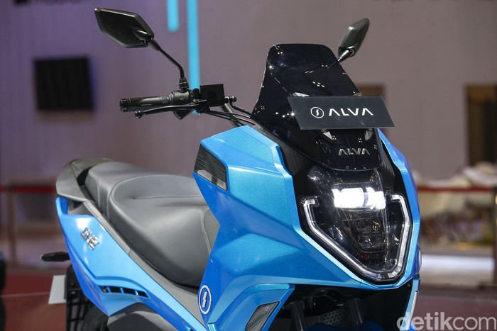 Ilectra Motor Group (IMG) resmi meluncurkan skuter listrik Alva One di arena Gaikindo Indonesia International Auto Show (GIIAS) 2022, ICE, BSD City, Tangerang, Kamis (11/8/2022). Motor ini dibanderol Rp 34 jutaan.