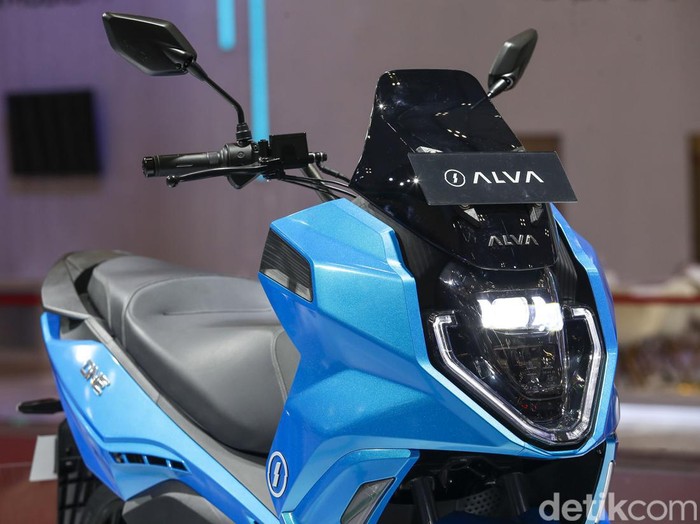 Ilectra Motor Group (IMG) resmi meluncurkan skuter listrik Alva One di arena Gaikindo Indonesia International Auto Show (GIIAS) 2022, ICE, BSD City, Tangerang, Kamis (11/8/2022). Motor ini dibanderol Rp 34 jutaan.