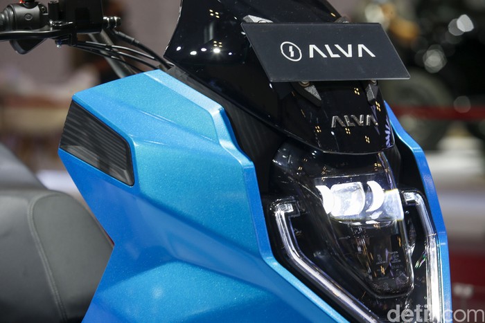Ilectra Motor Group (IMG) resmi meluncurkan skuter listrik Alva One di arena Gaikindo Indonesia International Auto Show (GIIAS) 2022, ICE, BSD City, Tangerang, Kamis (11/8/2022). Motor ini dibanderol Rp 34 jutaan.