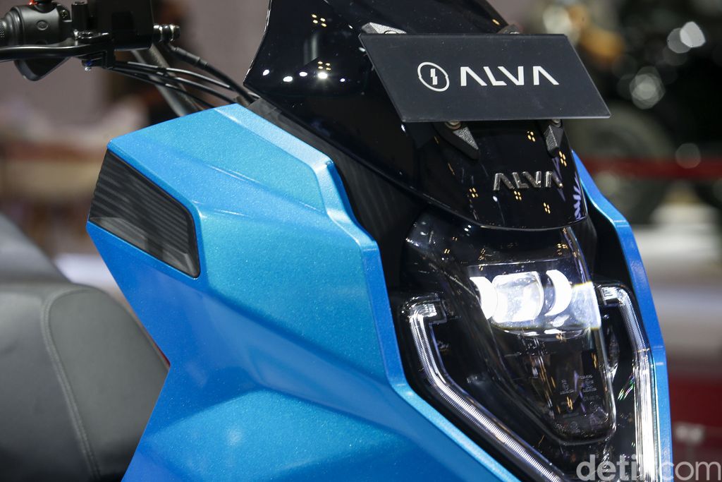 Ilectra Motor Group (IMG) resmi meluncurkan skuter listrik Alva One di arena Gaikindo Indonesia International Auto Show (GIIAS) 2022, ICE, BSD City, Tangerang, Kamis (11/8/2022). Motor ini dibanderol Rp 34 jutaan.