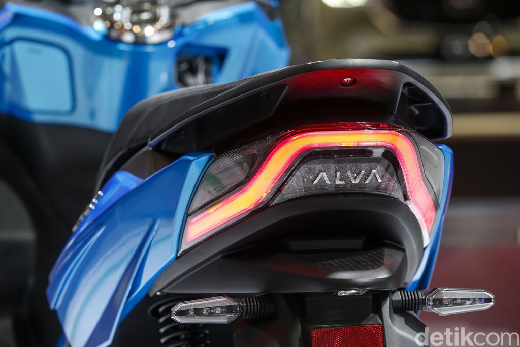 Ilectra Motor Group (IMG) resmi meluncurkan skuter listrik Alva One di arena Gaikindo Indonesia International Auto Show (GIIAS) 2022, ICE, BSD City, Tangerang, Kamis (11/8/2022). Motor ini dibanderol Rp 34 jutaan.