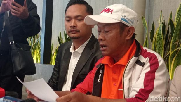 Suami sekaligus ayah dari korban kasus pembunuhan di Kabupaten Subang, Jabar, Yosep Hidayat