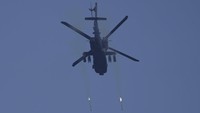 Latihan Garuda Shield 2022 yang melibatkan sekitar 2.000 tentara AS, 2.000 personel TNI AD, dan tambahan peserta dari negara mitra, akan meningkatkan kemampuan interoperabilitas gabungan melalui pelatihan dan pertukaran budaya. (AP Photo/Dita Alangkara)  