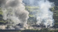 Asap mengepul dan bunyi tembakan terdengar selama latihan perang. Latihan gabungan ini menandakan ikatan yang lebih kuat di tengah meningkatnya aktivitas maritim oleh China di wilayah Indo-Pasifik. (Risyal Hidayat/AntaraFoto)