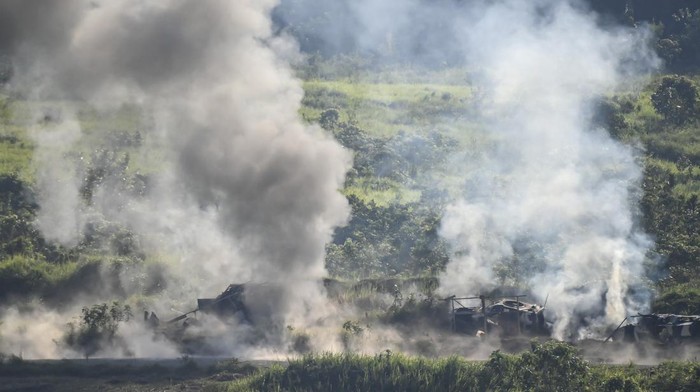 Super Garuda Shield, Ajang Latihan Perang Gabungan TNI dan Tentara AS Panglima TNI Jenderal TNI Andika Perkasa saat meninjau latihan 'The Combined Arm Live Fire Exercise (Calfex)' Super Garuda Shield 2022 di Puslatpur Baturaja, Ogan Komering Ulu (OKU) Timur, Sumatera Selatan, Kamis (11/8/2022). ANTARA FOTO/M Risyal Hidayat/tom.