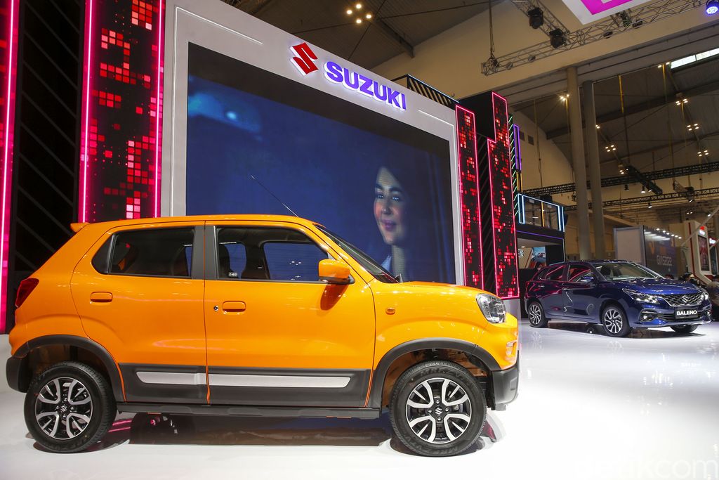 PT Suzuki Indomobil Sales Indonesia (SIS) meluncurkan dua mobil baru, yakni S-Presso dan Baleno Facelift di arena Gaikindo Indonesia International Auto Show (GIIAS), ICE BSD, Tangerang, Banten, Kamis (11/8/2022).