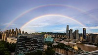 Selanjutnya, ada pelangi ganda di kawasan Chongqing, China. Fenomena langka ini terjadi pada 18 Agustus 2021 lalu.