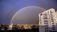 Sekali lagi, pelangi ganda juga memperlihatkan pesonanya dari langi Gaza pada 15 Februari 2017.