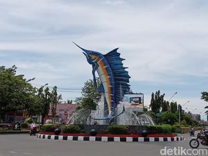Sosok Pembuat Tugu Ikan Marlin Pangandaran