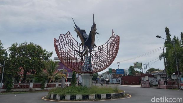 Tugu Ikan Marlin di Pangandaran.