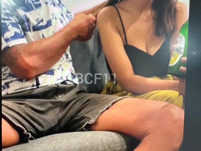 Salah satu adegan yang dilakukan pasutri asal Gianyar terkait heboh video seks yang mereka jual belikan di grup berbayar