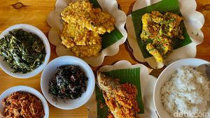 Cakalang Suwir hingga Ayam Woku Berempah Sedap Ada di Sini!