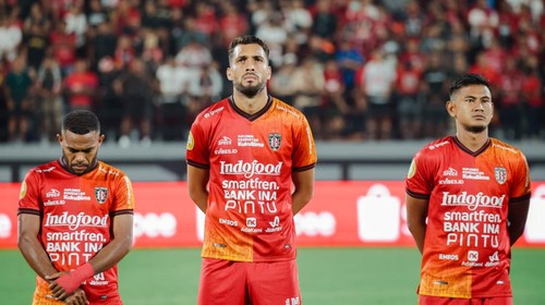 Willian Pacheco  (tengah)