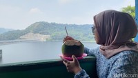 Wisata Lembang yang memang sudah sohor akan beragam objek wisata favorit wisatawan, destinasi lain yang juga layak untuk dijajal yakni Objek Wisata Buangan Cirata, Desa Ciroyom, Kecamatan Cipeundeuy.