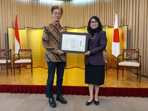 Dosen Asal Polman Sulbar Dapat Penghargaan Bidang Keamanan dari Jepang