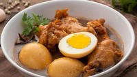 Bosan resep ayam yang itu-itu saja? Coba bikin ayam kecap khas Thailand yang bumbu gurih manisnya meresap. Penggunaan rempah dan bumbu lengkap jadi kuncinya. Kamu bisa lihat resepnya di sini. Foto: iStock