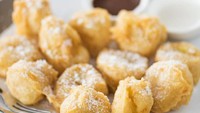 Dari Thailand ada resep pisang goreng yang wajib dicoba. Pisangnya bisa dipotong kecil-kecil, dibalut tepung, dan digoreng. Taburannya gula halus. Begini cara bikinnya. Foto: iStock