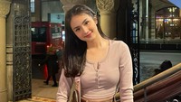 Dia kini tergabung dalam agensi Starion Talents. (Foto: dok. Instagram @angiemstwn) 