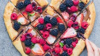 Vegan chocolate fruit pizza ini, bisa menjadi inspirasi untuk cemilan bagi Anda yang mengikuti pola vegetarian.  Foto: Instagram @anettvelsberg